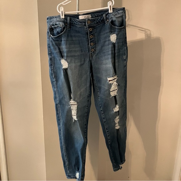 KanCan Estilo distressed button fly blue jeans, rips with animal print 15/31 - Picture 2 of 13